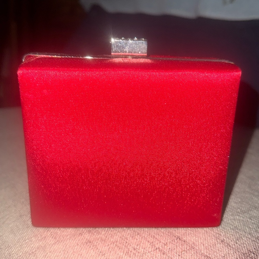 NWT Gorgeous Red Sasha Evening Clutch with shoulder strap